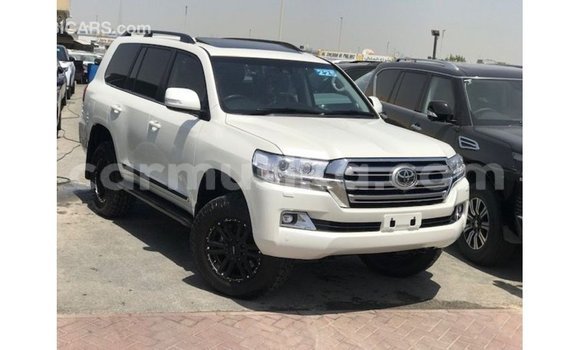 Nunua Imported Toyota Land Cruiser Nyeupe Gari ndani ya Import - Dubai nchini Harare Nunua Imported Toyota Land Cruiser Nyeupe Gari ndani ya Import - Dubai nchini Harare