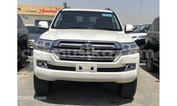 Nunua Imported Toyota Land Cruiser Nyeupe Gari ndani ya Import - Dubai nchini Harare Nunua Imported Toyota Land Cruiser Nyeupe Gari ndani ya Import - Dubai nchini Harare