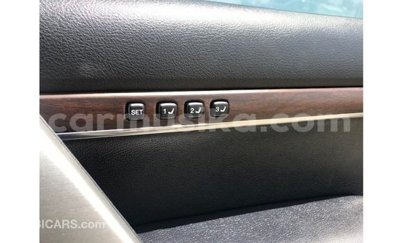 Nunua Imported Toyota Land Cruiser Nyeupe Gari ndani ya Import - Dubai nchini Harare Nunua Imported Toyota Land Cruiser Nyeupe Gari ndani ya Import - Dubai nchini Harare