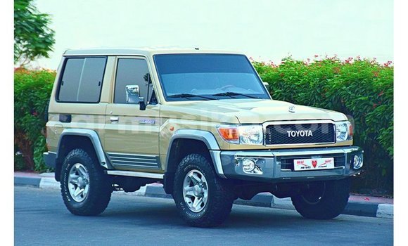Tenga Imported Toyota Land Cruiser Beige Mota in Import - Dubai in Harare