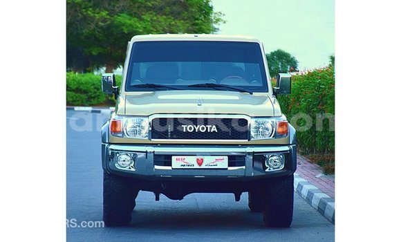 Acheter Import Voiture Toyota Land Cruiser Beige à Import - Dubai, Harare Acheter Import Voiture Toyota Land Cruiser Beige à Import - Dubai, Harare