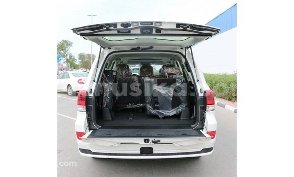 Acheter Import Voiture Toyota Land Cruiser Blanc à Import - Dubai, Harare Acheter Import Voiture Toyota Land Cruiser Blanc à Import - Dubai, Harare