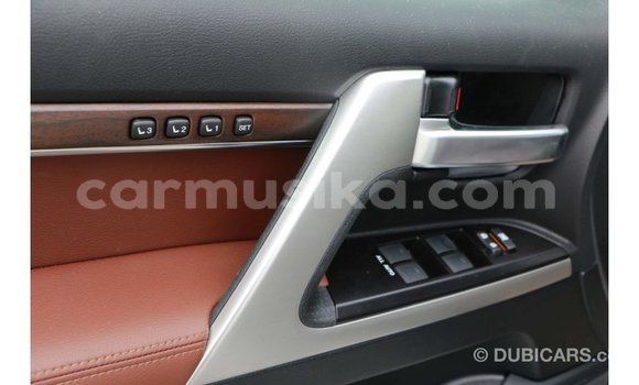 Acheter Import Voiture Toyota Land Cruiser Blanc à Import - Dubai, Harare Acheter Import Voiture Toyota Land Cruiser Blanc à Import - Dubai, Harare