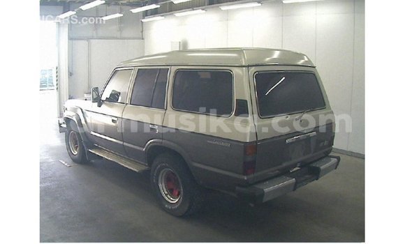 Tenga Imported Toyota Land Cruiser Zvimwe Mota in Import - Dubai in Harare Tenga Imported Toyota Land Cruiser Zvimwe Mota in Import - Dubai in Harare