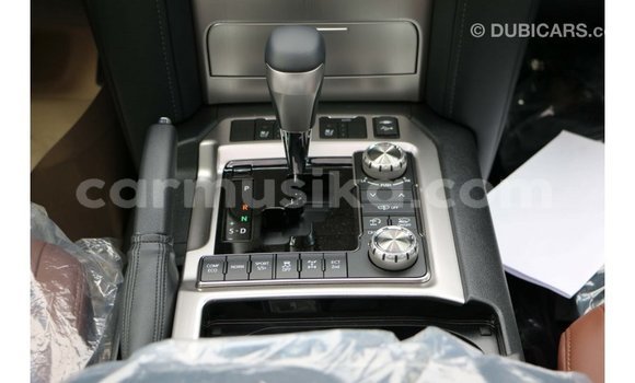 Acheter Import Voiture Toyota Land Cruiser Blanc à Import - Dubai, Harare Acheter Import Voiture Toyota Land Cruiser Blanc à Import - Dubai, Harare