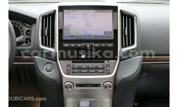 Acheter Import Voiture Toyota Land Cruiser Blanc à Import - Dubai, Harare Acheter Import Voiture Toyota Land Cruiser Blanc à Import - Dubai, Harare
