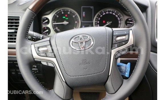 Acheter Import Voiture Toyota Land Cruiser Blanc à Import - Dubai, Harare Acheter Import Voiture Toyota Land Cruiser Blanc à Import - Dubai, Harare