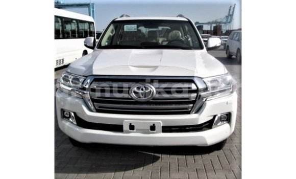 Tenga Imported Toyota Land Cruiser Chena Mota in Import - Dubai in Harare