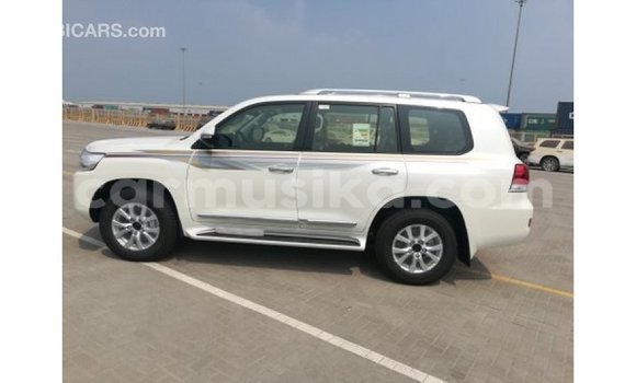 Acheter Import Voiture Toyota Land Cruiser Blanc à Import - Dubai, Harare Acheter Import Voiture Toyota Land Cruiser Blanc à Import - Dubai, Harare