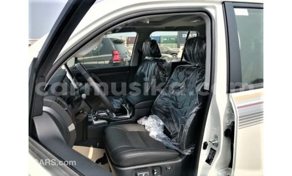 Acheter Import Voiture Toyota Land Cruiser Blanc à Import - Dubai, Harare Acheter Import Voiture Toyota Land Cruiser Blanc à Import - Dubai, Harare