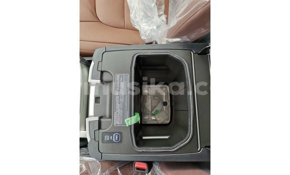 Acheter Import Voiture Toyota Land Cruiser Blanc à Import - Dubai, Harare Acheter Import Voiture Toyota Land Cruiser Blanc à Import - Dubai, Harare