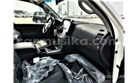 Acheter Import Voiture Toyota Land Cruiser Blanc à Import - Dubai, Harare Acheter Import Voiture Toyota Land Cruiser Blanc à Import - Dubai, Harare