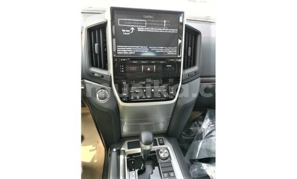 Acheter Import Voiture Toyota Land Cruiser Blanc à Import - Dubai, Harare Acheter Import Voiture Toyota Land Cruiser Blanc à Import - Dubai, Harare