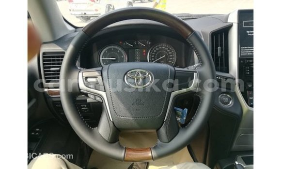 Acheter Import Voiture Toyota Land Cruiser Blanc à Import - Dubai, Harare Acheter Import Voiture Toyota Land Cruiser Blanc à Import - Dubai, Harare