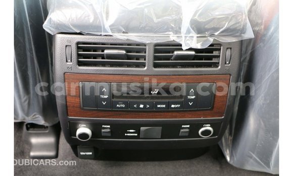 Acheter Import Voiture Toyota Land Cruiser Blanc à Import - Dubai, Harare Acheter Import Voiture Toyota Land Cruiser Blanc à Import - Dubai, Harare