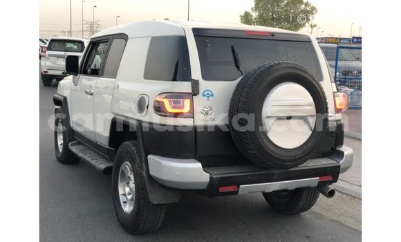 Buy Import Toyota FJ Cruiser White Car in Import - Dubai in Harare Buy Import Toyota FJ Cruiser White Car in Import - Dubai in Harare