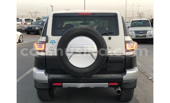 Buy Import Toyota FJ Cruiser White Car in Import - Dubai in Harare Buy Import Toyota FJ Cruiser White Car in Import - Dubai in Harare