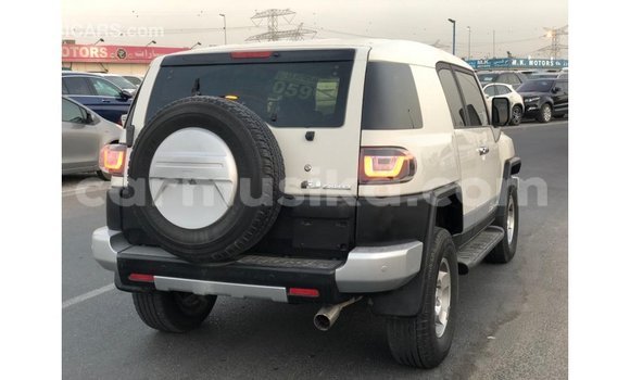 Buy Import Toyota FJ Cruiser White Car in Import - Dubai in Harare Buy Import Toyota FJ Cruiser White Car in Import - Dubai in Harare