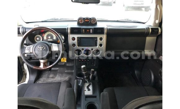 Buy Import Toyota FJ Cruiser White Car in Import - Dubai in Harare Buy Import Toyota FJ Cruiser White Car in Import - Dubai in Harare