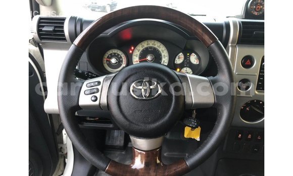 Buy Import Toyota FJ Cruiser White Car in Import - Dubai in Harare Buy Import Toyota FJ Cruiser White Car in Import - Dubai in Harare