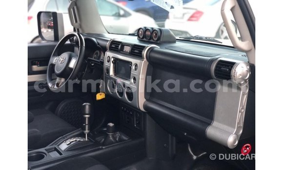 Buy Import Toyota FJ Cruiser White Car in Import - Dubai in Harare Buy Import Toyota FJ Cruiser White Car in Import - Dubai in Harare