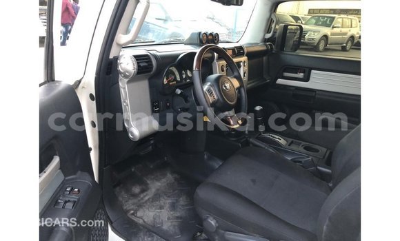 Buy Import Toyota FJ Cruiser White Car in Import - Dubai in Harare Buy Import Toyota FJ Cruiser White Car in Import - Dubai in Harare