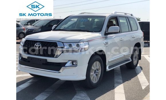 Tenga Imported Toyota Land Cruiser Chena Mota in Import - Dubai in Harare