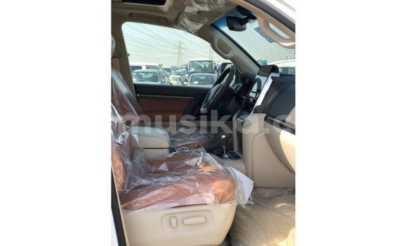 Buy Import Toyota Land Cruiser White Car in Import - Dubai in Harare Buy Import Toyota Land Cruiser White Car in Import - Dubai in Harare