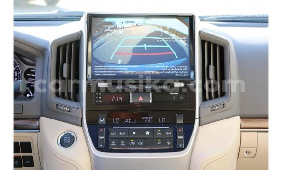Acheter Import Voiture Toyota Land Cruiser Noir à Import - Dubai, Harare Acheter Import Voiture Toyota Land Cruiser Noir à Import - Dubai, Harare