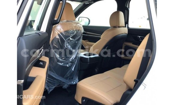 Acheter Import Voiture Kia Carens Blanc à Import - Dubai, Harare Acheter Import Voiture Kia Carens Blanc à Import - Dubai, Harare