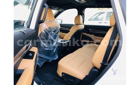 Acheter Import Voiture Kia Carens Blanc à Import - Dubai, Harare Acheter Import Voiture Kia Carens Blanc à Import - Dubai, Harare