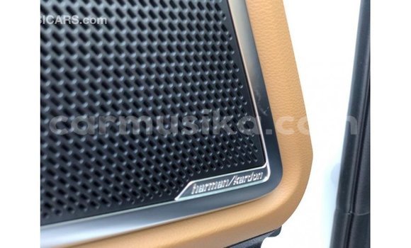 Acheter Import Voiture Kia Carens Blanc à Import - Dubai, Harare Acheter Import Voiture Kia Carens Blanc à Import - Dubai, Harare