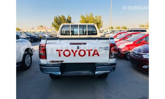 Buy Import Toyota Hilux White Car in Import - Dubai in Harare Buy Import Toyota Hilux White Car in Import - Dubai in Harare