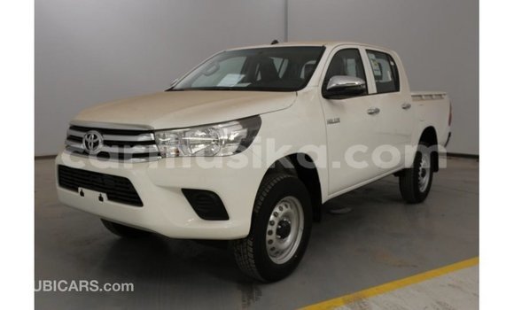 Acheter Import Voiture Toyota Hilux Blanc à Import - Dubai, Harare Acheter Import Voiture Toyota Hilux Blanc à Import - Dubai, Harare