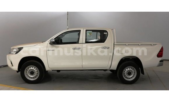 Acheter Import Voiture Toyota Hilux Blanc à Import - Dubai, Harare Acheter Import Voiture Toyota Hilux Blanc à Import - Dubai, Harare