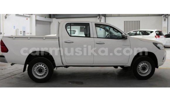 Acheter Import Voiture Toyota Hilux Blanc à Import - Dubai, Harare Acheter Import Voiture Toyota Hilux Blanc à Import - Dubai, Harare