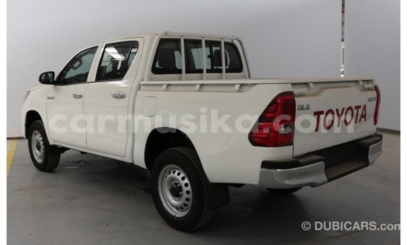 Acheter Import Voiture Toyota Hilux Blanc à Import - Dubai, Harare Acheter Import Voiture Toyota Hilux Blanc à Import - Dubai, Harare