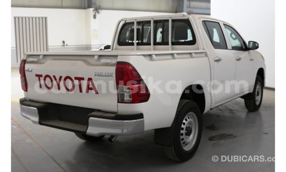 Acheter Import Voiture Toyota Hilux Blanc à Import - Dubai, Harare Acheter Import Voiture Toyota Hilux Blanc à Import - Dubai, Harare