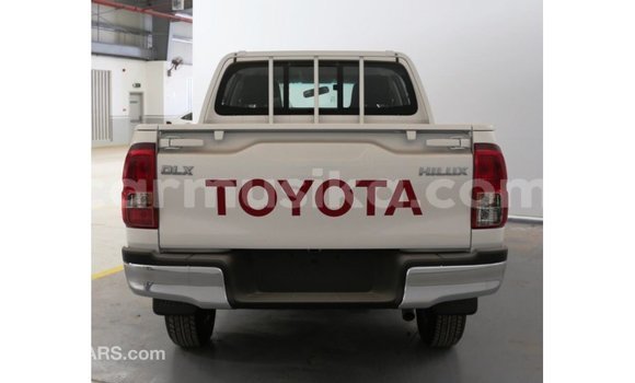 Acheter Import Voiture Toyota Hilux Blanc à Import - Dubai, Harare Acheter Import Voiture Toyota Hilux Blanc à Import - Dubai, Harare