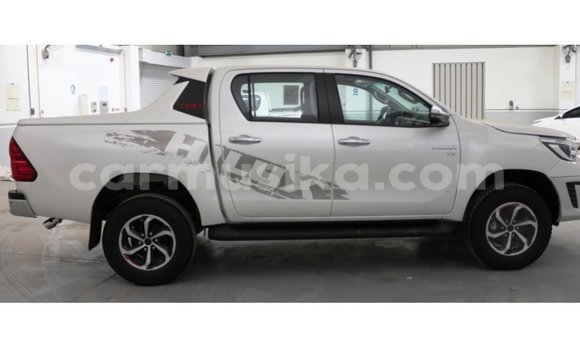 Acheter Import Voiture Toyota Hilux Blanc à Import - Dubai, Harare Acheter Import Voiture Toyota Hilux Blanc à Import - Dubai, Harare