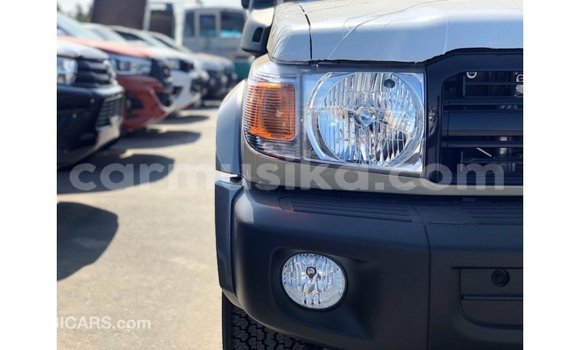 Tenga Imported Toyota Land Cruiser Beige Mota in Import - Dubai in Harare Tenga Imported Toyota Land Cruiser Beige Mota in Import - Dubai in Harare