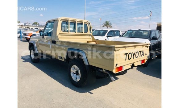 Tenga Imported Toyota Land Cruiser Beige Mota in Import - Dubai in Harare Tenga Imported Toyota Land Cruiser Beige Mota in Import - Dubai in Harare