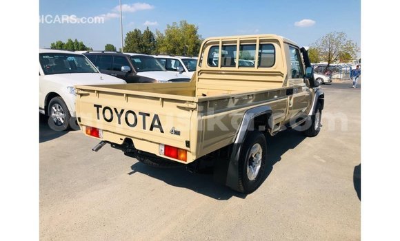 Tenga Imported Toyota Land Cruiser Beige Mota in Import - Dubai in Harare Tenga Imported Toyota Land Cruiser Beige Mota in Import - Dubai in Harare