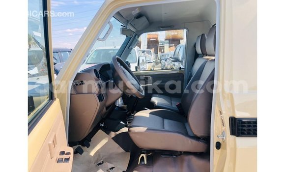 Tenga Imported Toyota Land Cruiser Beige Mota in Import - Dubai in Harare Tenga Imported Toyota Land Cruiser Beige Mota in Import - Dubai in Harare