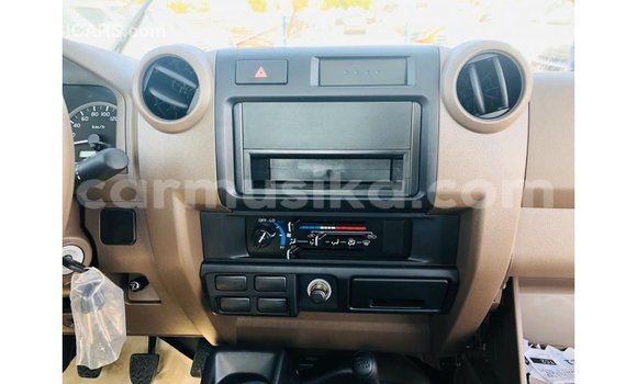 Tenga Imported Toyota Land Cruiser Beige Mota in Import - Dubai in Harare Tenga Imported Toyota Land Cruiser Beige Mota in Import - Dubai in Harare