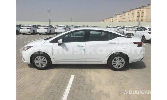 Acheter Import Voiture Nissan Sunny Blanc à Import - Dubai, Harare Acheter Import Voiture Nissan Sunny Blanc à Import - Dubai, Harare