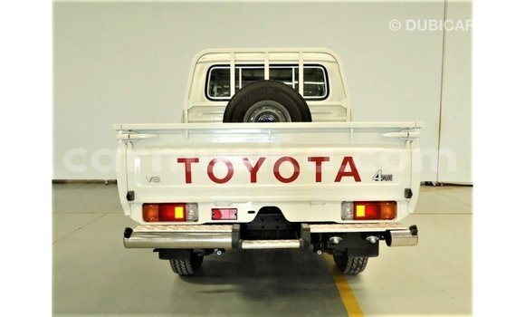 Acheter Import Voiture Toyota Land Cruiser Blanc à Import - Dubai, Harare Acheter Import Voiture Toyota Land Cruiser Blanc à Import - Dubai, Harare