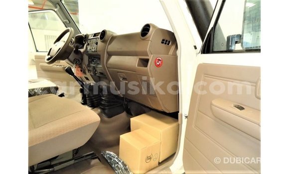 Acheter Import Voiture Toyota Land Cruiser Blanc à Import - Dubai, Harare Acheter Import Voiture Toyota Land Cruiser Blanc à Import - Dubai, Harare