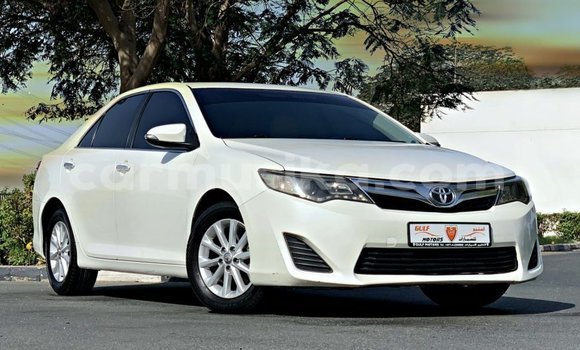 Tenga Imported Toyota Camry Chena Mota in Import - Dubai in Harare