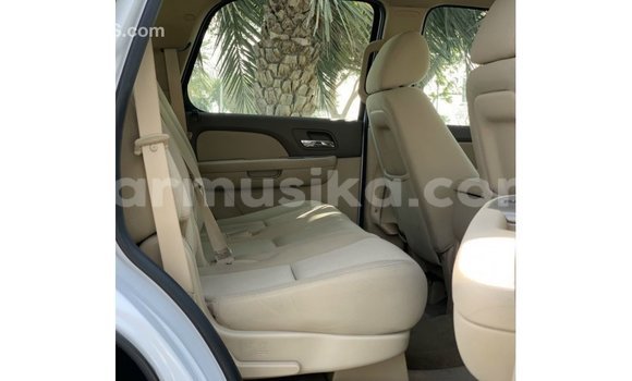 Acheter Import Voiture Chevrolet Tahoe Blanc à Import - Dubai, Harare Acheter Import Voiture Chevrolet Tahoe Blanc à Import - Dubai, Harare